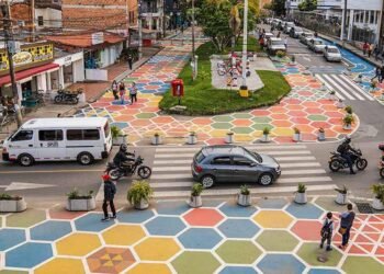 Menos vehículos, más espacio para los peatones: claves de una transformación urbana en las grandes ciudades