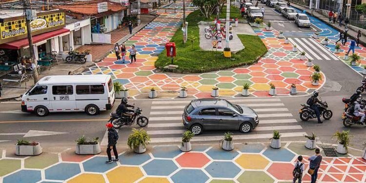 Menos vehículos, más espacio para los peatones: claves de una transformación urbana en las grandes ciudades