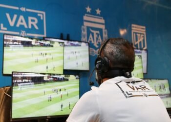 El organismo regulador del fútbol admite un error del VAR en el partido entre Argentina y Suiza
