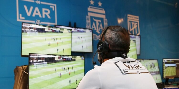 El organismo regulador del fútbol admite un error del VAR en el partido entre Argentina y Suiza