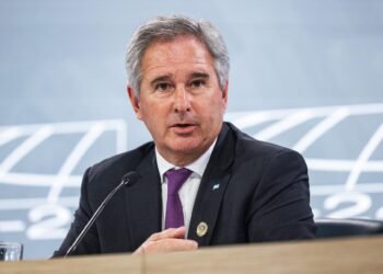 El canciller anuncia un viaje a China junto a funcionarios para avanzar en negociaciones comerciales