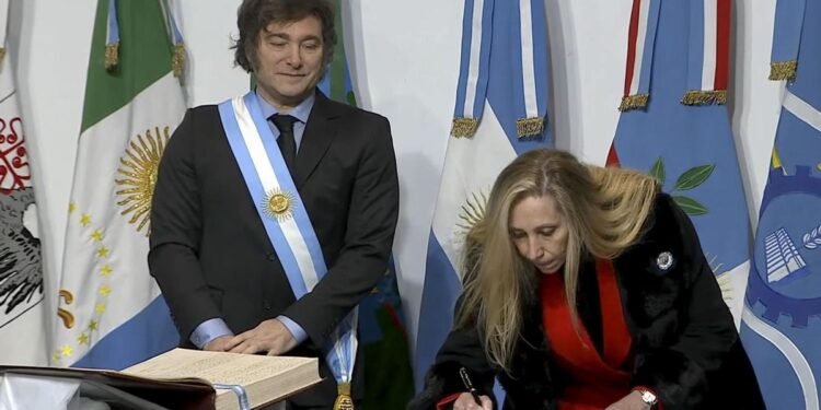 La reforma electoral que promueve Karina Milei, el acuerdo con el PRO y las candidaturas que analiza Cristina Kirchner para 2027