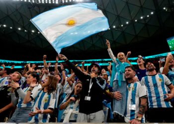 Desde el desaliento hasta la celebración: la emotiva reacción de los hinchas argentinos en Atlanta tras la remontada de la Selección