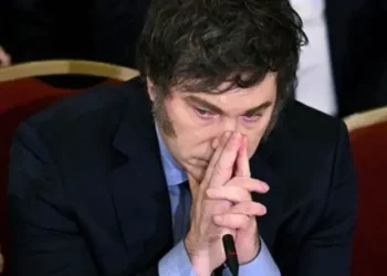Un 65% de los argentinos considera que el Gobierno de Milei no defiende los intereses nacionales, según la consultora CEOP