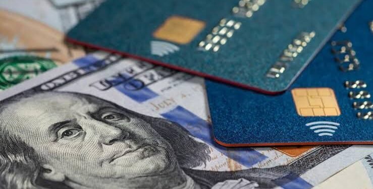 Dólar tarjeta: la normativa que persiste en el limbo gubernamental