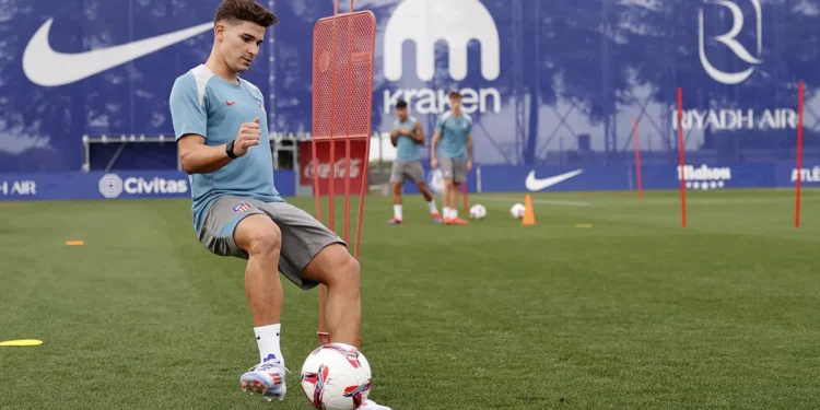 Julián Álvarez se reincorpora al Atlético de Madrid en medio de rumores de traspaso