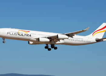 Casi 300 pasajeros que partieron de Argentina hacia España quedaron varados en Brasil por un problema en un avión de Plus Ultra