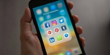 La mayoría de los empleados modera sus publicaciones en redes sociales por temor a repercusiones laborales