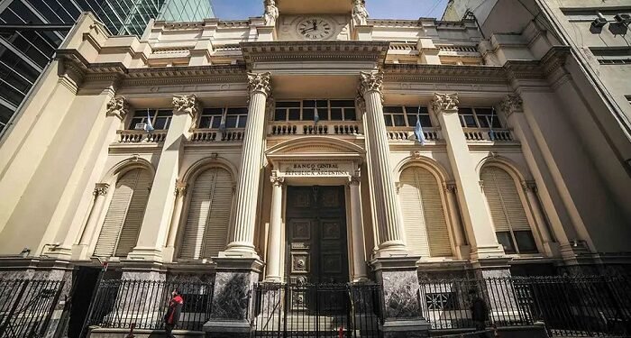El Banco Central advirtió por cinco riesgos externos que podrían afectar la economía argentina