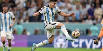 Barcelona evalúa contratar a Lautaro Martínez si falla el fichaje de Julián Álvarez