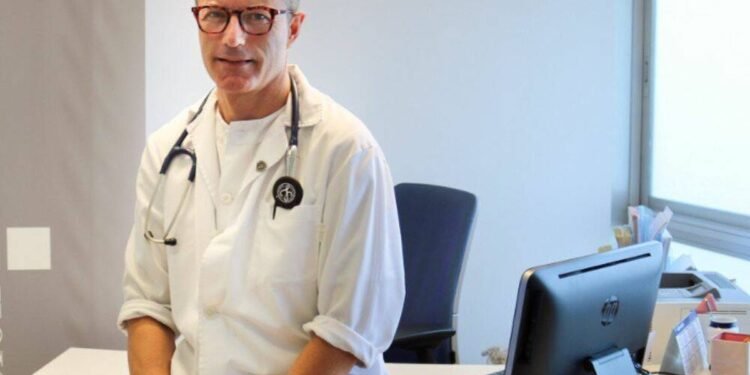 Manuel Viso, médico: “No es necesario obsesionarse con los 10.000 pasos diarios; con esta cantidad se puede aumentar la longevidad”
