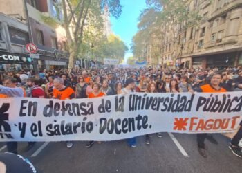 Universidades: docentes y no docentes realizan un paro nacional por salarios y financiamiento