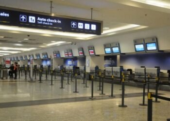 Protesta gremial en Aeroparque: demoras y largas filas en el inicio del fin de semana largo