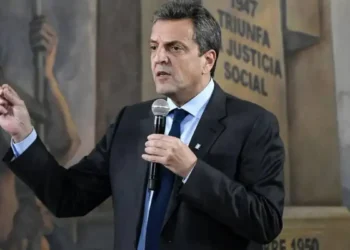 Massa reunió al peronismo santafesino en Rosario y llamó a construir una estrategia de unidad hacia 2027
