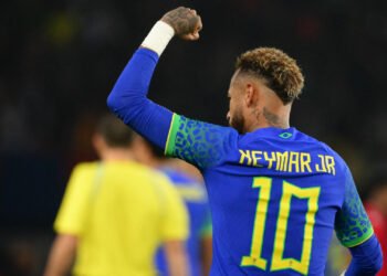Conflictos y provocaciones: el tenso altercado entre Neymar y un presidente de club rival en Brasil