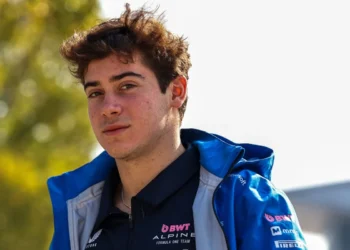 Franco Colapinto revela un robo durante sus vacaciones en Italia con humor en redes sociales