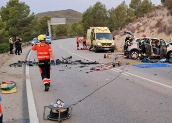 Accidente grave entre un auto y una camioneta en Coghlan: tres heridos