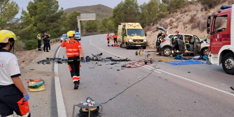 Accidente grave entre un auto y una camioneta en Coghlan: tres heridos