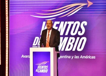 Sturzenegger cuestionó las leyes de “compre local” y defendió la desregulación como motor de crecimiento
