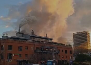 Incendio en un restaurante de Puerto Madero: dos personas atendidas y 50 evacuadas