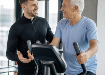 Consejos de un entrenador personal para ejercitarse en la tercera edad: ‘Caminar 20 minutos al día ya aporta beneficios’