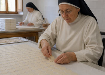 Las monjas de Córdoba explican el proceso de elaboración de las 400.000 hostias para la visita del Papa León XIV