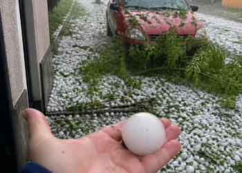 Furiosa tormenta de granizo en Córdoba dejó daños en Unquillo y Mendiolaza