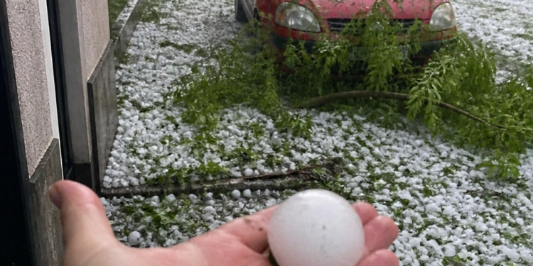 Furiosa tormenta de granizo en Córdoba dejó daños en Unquillo y Mendiolaza