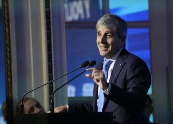 Caputo anticipó un nuevo ciclo exportador y destacó el objetivo de superávit fiscal para 2027