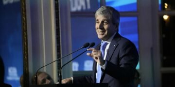 Caputo anticipó un nuevo ciclo exportador y destacó el objetivo de superávit fiscal para 2027
