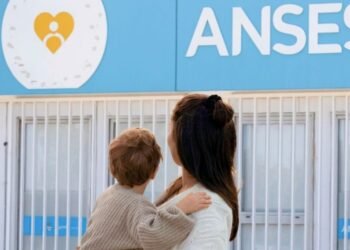El Gobierno propone eliminar la actualización automática de la AUH y las asignaciones familiares para 2027