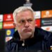 Controversia en Madrid: Mourinho criticó al árbitro por ‘dos tarjetas rojas claras’ en el Atlético-Real y Simeone pidió ‘respeto’