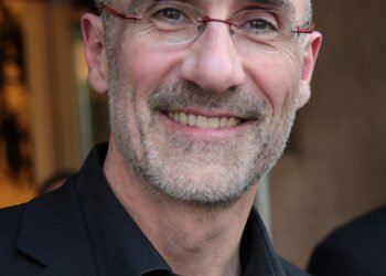 Arthur Brooks, catedrático de Harvard, de 62 años: ‘La inteligencia evoluciona a partir de los 40 años’