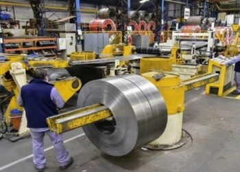 La industria profundizó su caída en agosto y la actividad metalúrgica mostró un fuerte deterioro