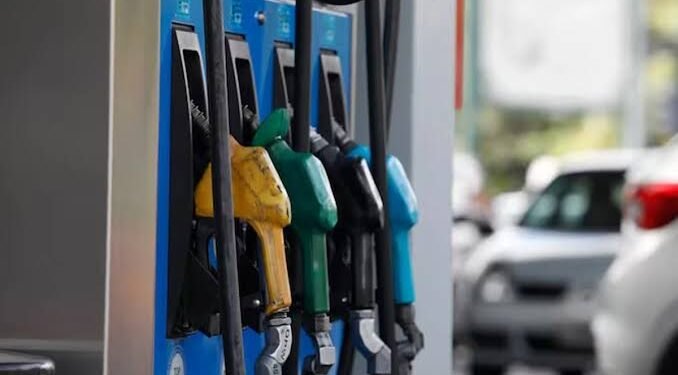 Las petroleras aumentaron hasta 5% los combustibles y anticipan un impacto en la inflación