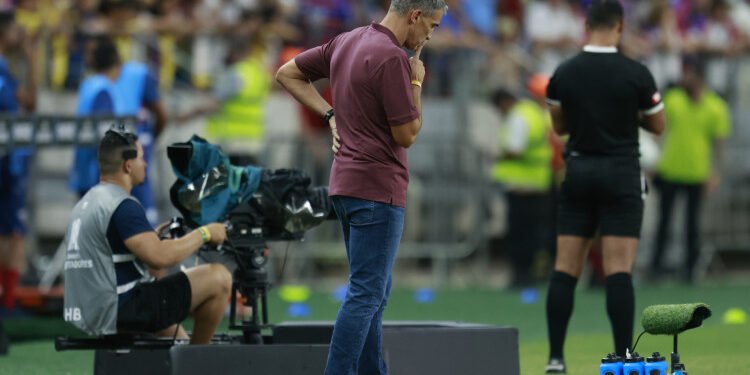Vojvoda es despedido de Racing: el sorpresivo final de su gestión y las decisiones de Diego Milito tras la eliminación frente a Boca