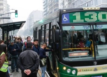 El boleto de colectivo podría costar hasta $2.500 sin subsidios y crece la presión sobre las tarifas