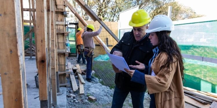 En Argentina cerraron casi 1.400 empresas por mes y se perdieron más de 437.000 empleos registrados desde noviembre de 2023
