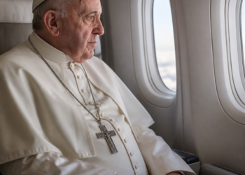 Desafíos de vuelo para el Papa tras su cirugía en el pulmón
