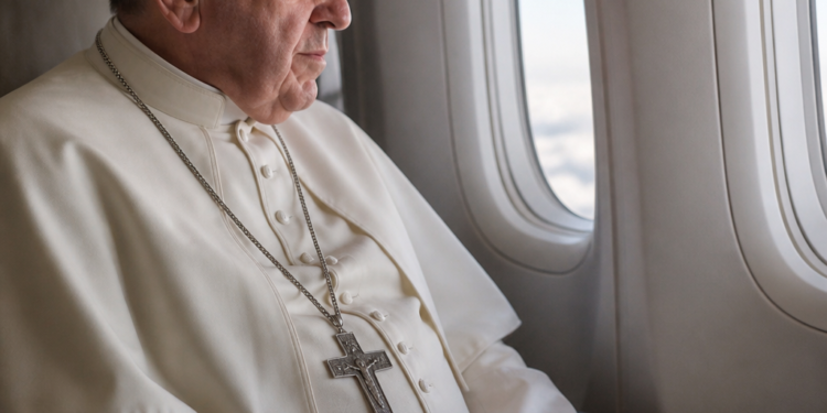 Desafíos de vuelo para el Papa tras su cirugía en el pulmón