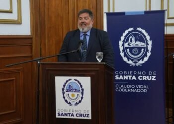 Santa Cruz reconoce que mantiene el déficit y pide un programa de convergencia fiscal a tres años