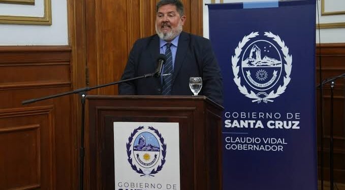 Santa Cruz reconoce que mantiene el déficit y pide un programa de convergencia fiscal a tres años
