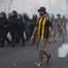 El hincha de Peñarol que recorrió las calles de Francia en medio de disturbios