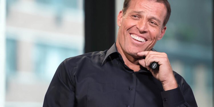 Tony Robbins sobre el sufrimiento: ‘La causa es el enfoque en uno mismo’
