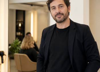 Consejos de Víctor del Valle sobre tonalidades de cabello para rejuvenecer