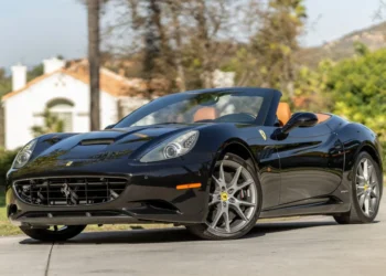 La Justicia incauta una Ferrari California y otros 24 vehículos de un financista ligado a Chiqui Tapia