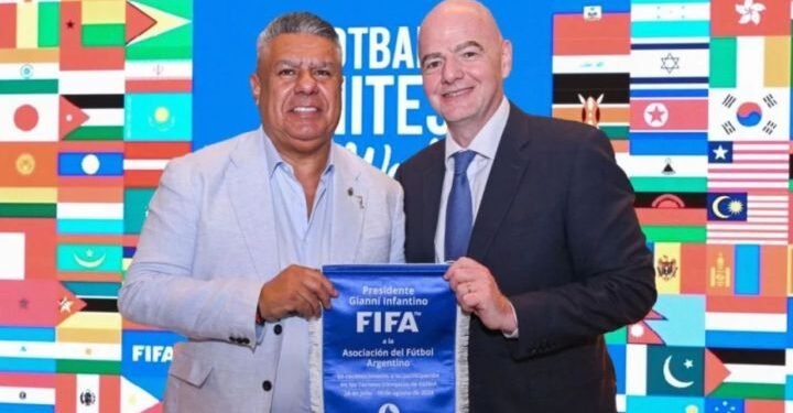 Chiqui Tapia en la FIFA: la respuesta desafiante ante la fotografía de Di Carlo y Verón