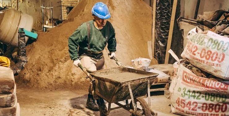 El empleo en la construcción cayó 1,1% en julio y volvió a ubicarse por debajo del nivel de un año atrás