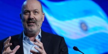 Sturzenegger defendió el rumbo económico de Milei y planteó cuatro pilares para la Argentina