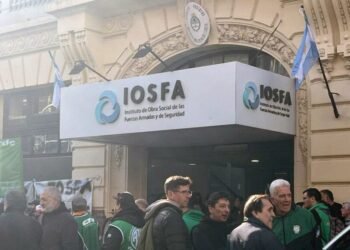 El Gobierno limitó el traspaso de empleados de IOSFA y avanza con la reorganización de la obra social militar